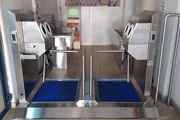 Turnikeli hijyen koridoru, hijyen bariyeri ve turnikesi ile her geçişte temizlik sağlar.