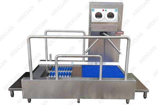 The Hygiene Turnstile with Horizontal Brushes provides cleaning and disinfection.