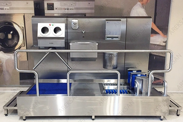 Hygiene Conveyor with Vertical and Horizontal Brushes