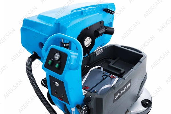 arkadan itme akülü zemin temizleme makinesi