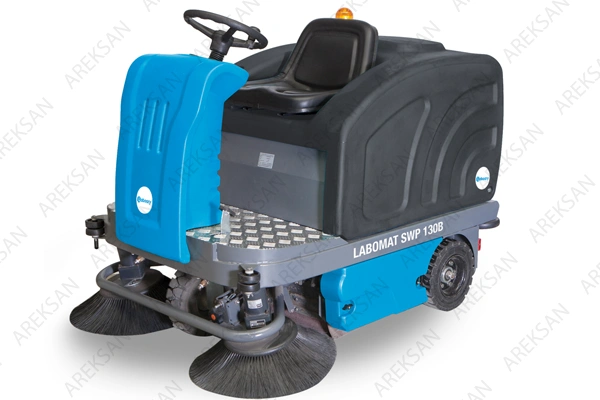 binicili akülü zemin süpürücü