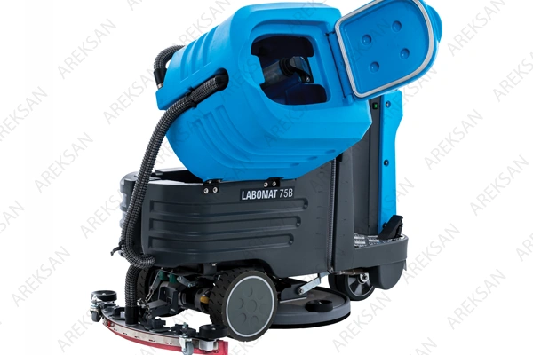 binicili akülü zemin temizleme makinesi