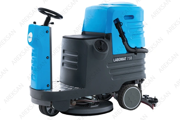 binicili akülü zemin temizleme makinesi